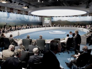 Fra LaRouche-bevægelsen 6. mrs. 2015:  <br>Et opgør lurer over græsk gældsbombe og NATO-krig mod Rusland