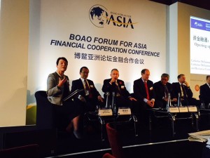 Chef for Asiatisk Infrastruktur-Investeringsbank i London: <br>AIIB er åben for alle – ikke konkurrent <br>eller erstatning for Verdensbanken
