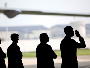 Leder, 3. december 2015: <br>Obama deployerer for krig, <br>mens det 25. forfatningstillæg påkaldes