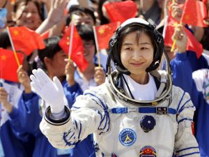 Embedsmand fra Kinas rumprogram <br>bekræfter planer om en bemandet månelanding