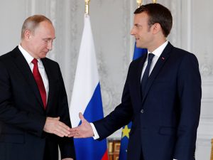En åbenhjertig og åben dialog begyndte <br>mellem Emmanuel Macron og Vladimir Putin