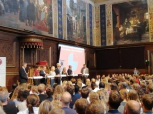 Københavns Universitets valgmøde: <br>Spørgsmål rejst om Tom Gillesbergs kampagne for at forhindre, <b>at krigen i Ukraine bliver til atomkrig