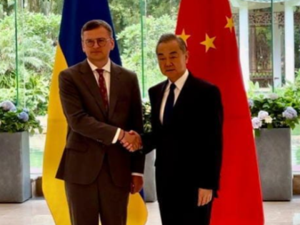 Kinas udenrigsminister Wang Yi og Ukraines Kuleba mødes for at diskutere fredsforhandlinger