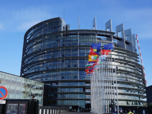 I stedet for at opruste til den store krig er vi nødt til at skabe en global sikkerhedsarkitektur!